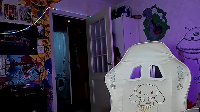 Snapshot of Sunny_Mouse_ chatting on 10/06/25, 04:15 Sunny Mouse  online show from 10/06/25, 04:15