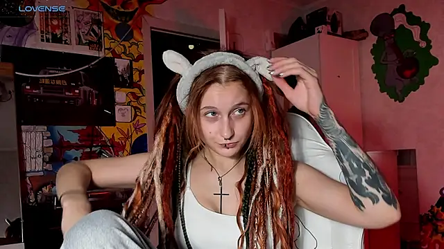 Snapshot of Sunny_Mouse_ chatting on 10/10/25, 05:12 Sunny Mouse  online show from 10/10/25, 05:12