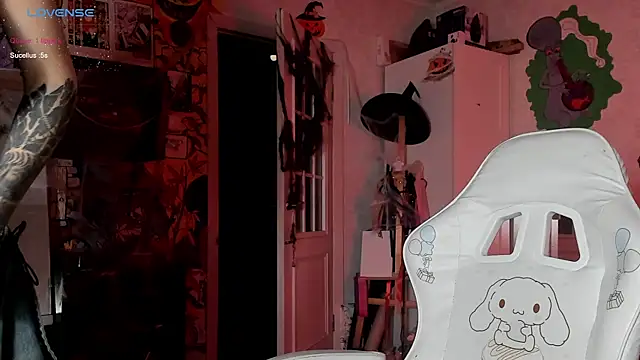 Snapshot of Sunny_Mouse_ chatting on 10/27/25, 05:50 Sunny Mouse  online show from 10/27/25, 05:50