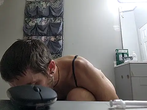 Snapshot of Bi_curious86 chatting on 09/22/25, 09:28 Bi curious86 online show from 09/22/25, 09:28