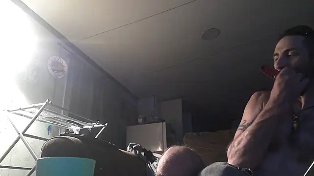 Snapshot of Bi_curious86 chatting on 10/18/25, 03:20 Bi curious86 online show from 10/18/25, 03:20