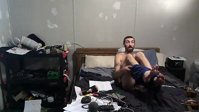 Snapshot of Bi_curious86 chatting on 10/28/25, 11:51 Bi curious86 online show from 10/28/25, 11:51