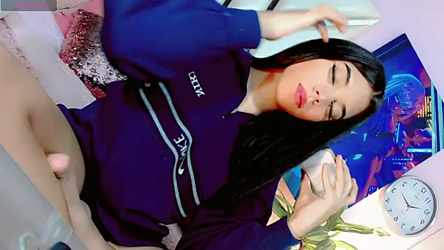 Snapshot of Hannahsmit chatting on 12/29/24, 05:21 Hannahsmit online show from 12/29/24, 05:21