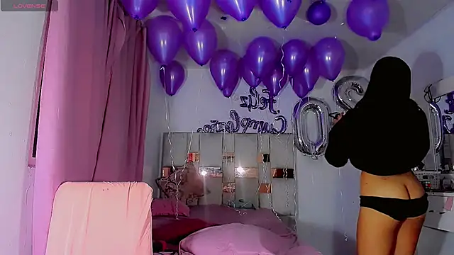 Snapshot of Hannahsmit chatting on 10/25/25, 08:00 Hannahsmit online show from 10/25/25, 08:00