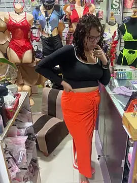 Snapshot of ROSALIALUCY chatting on 01/14/25, 04:40 ROSALIALUCY online show from 01/14/25, 04:40