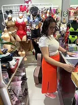 Snapshot of ROSALIALUCY chatting on 01/15/25, 02:35 ROSALIALUCY online show from 01/15/25, 02:35