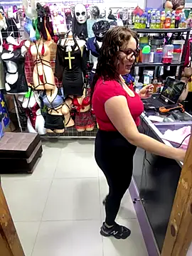 Snapshot of ROSALIALUCY chatting on 10/20/25, 11:43 ROSALIALUCY online show from 10/20/25, 11:43