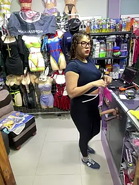 Snapshot of ROSALIALUCY chatting on 06/19/26, 02:43 ROSALIALUCY online show from 06/19/26, 02:43