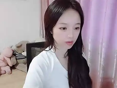 Snapshot of wwcc123 chatting on 11/04/25, 03:27 wwcc123 online show from 11/04/25, 03:27