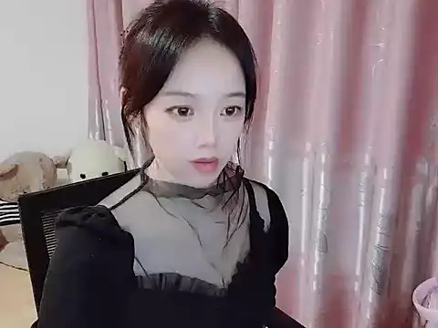 Snapshot of wwcc123 chatting on 11/06/25, 02:18 wwcc123 online show from 11/06/25, 02:18