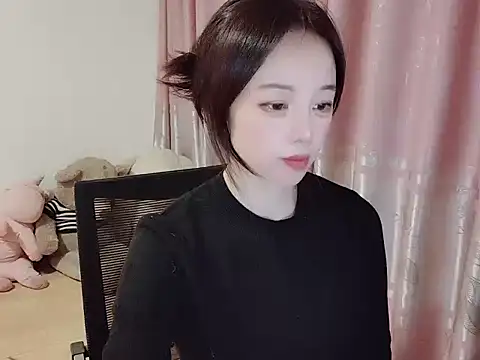 Snapshot of wwcc123 chatting on 11/25/25, 01:44 wwcc123 online show from 11/25/25, 01:44