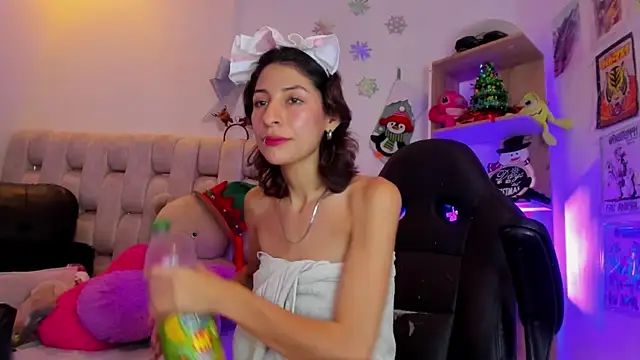 Snapshot of Gorgeous_Team chatting on 12/18/24, 11:40 Gorgeous Team online show from 12/18/24, 11:40