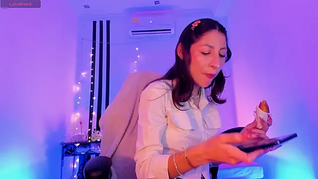 Snapshot of Gorgeous_Team chatting on 02/21/26, 08:21 Gorgeous Team online show from 02/21/26, 08:21