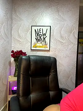 Snapshot of sexyyykloee chatting on 10/17/25, 04:59 sexyyykloee online show from 10/17/25, 04:59