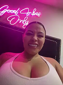 Snapshot of sexyyykloee chatting on 07/11/26, 04:26 sexyyykloee online show from 07/11/26, 04:26