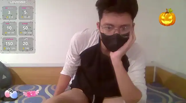 Snapshot of Gwencloudy chatting on 12/30/24, 08:21 Gwencloudy online show from 12/30/24, 08:21