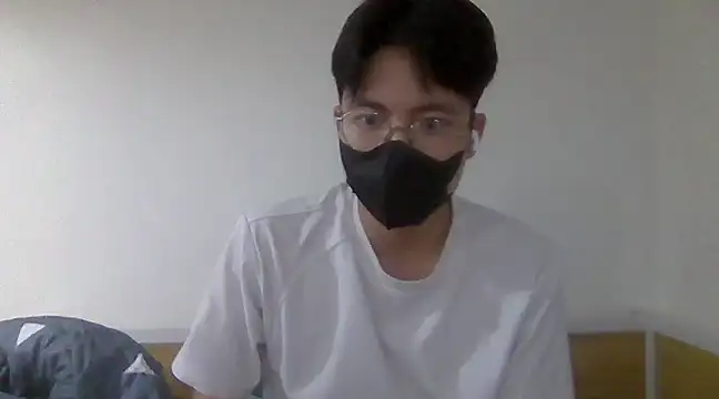 Snapshot of Gwencloudy chatting on 03/16/25, 10:00 Gwencloudy online show from 03/16/25, 10:00