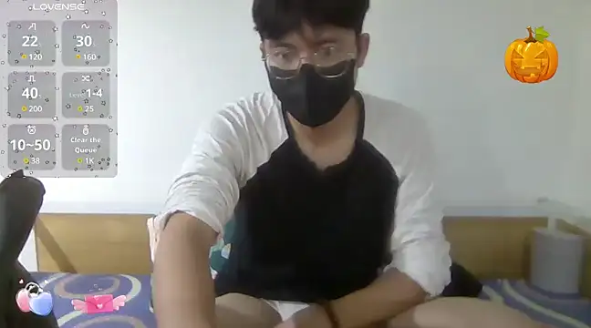 Snapshot of Gwencloudy chatting on 03/17/25, 09:01 Gwencloudy online show from 03/17/25, 09:01