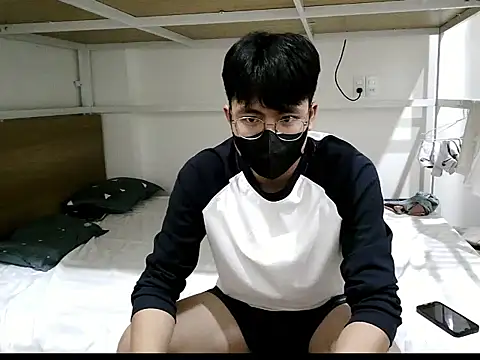 Snapshot of Gwencloudy chatting on 10/10/25, 02:16 Gwencloudy online show from 10/10/25, 02:16