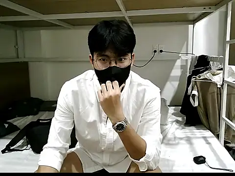 Snapshot of Gwencloudy chatting on 12/19/25, 03:08 Gwencloudy online show from 12/19/25, 03:08