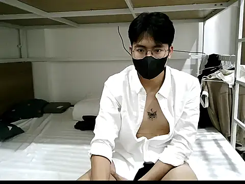 Snapshot of Gwencloudy chatting on 12/20/25, 03:13 Gwencloudy online show from 12/20/25, 03:13