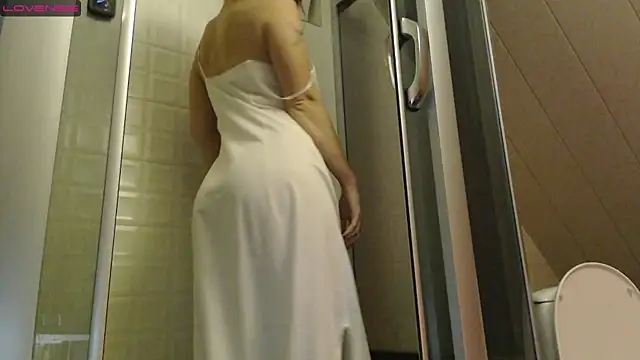 Snapshot of RubyLynxx chatting on 10/26/25, 06:36 RubyLynxx online show from 10/26/25, 06:36