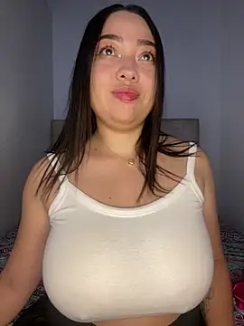 Snapshot of MissPerlaa chatting on 12/28/24, 08:36 MissPerlaa online show from 12/28/24, 08:36