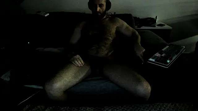 Snapshot of Hugealphabeast chatting on 11/22/25, 09:03 Hugealphabeast online show from 11/22/25, 09:03