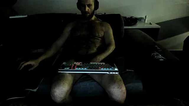 Snapshot of Hugealphabeast chatting on 11/30/25, 05:28 Hugealphabeast online show from 11/30/25, 05:28