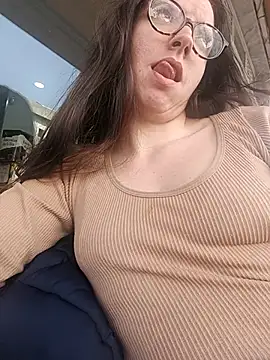 Snapshot of bruna_safadinhaa chatting on 03/03/26, 11:38 bruna safadinhaa online show from 03/03/26, 11:38