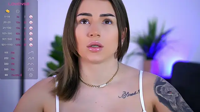 AishaCarter online show from 10/31/25, 05:47