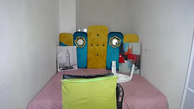 Snapshot of minibrowniet chatting on 12/12/24, 01:21 minibrowniet online show from 12/12/24, 01:21