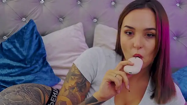 MeIisaLove online show from 09/11/25, 08:20