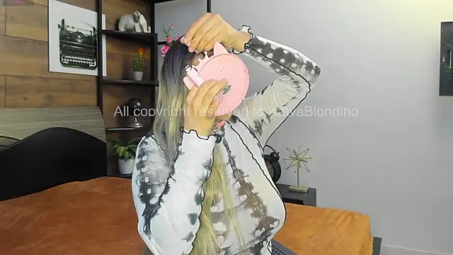 KatyaBlonding online show from 10/08/25, 01:53