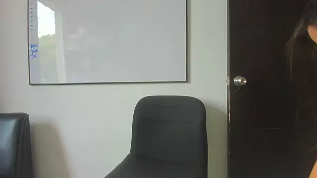 Snapshot of squirttati33 chatting on 10/27/25, 04:44 squirttati33 online show from 10/27/25, 04:44