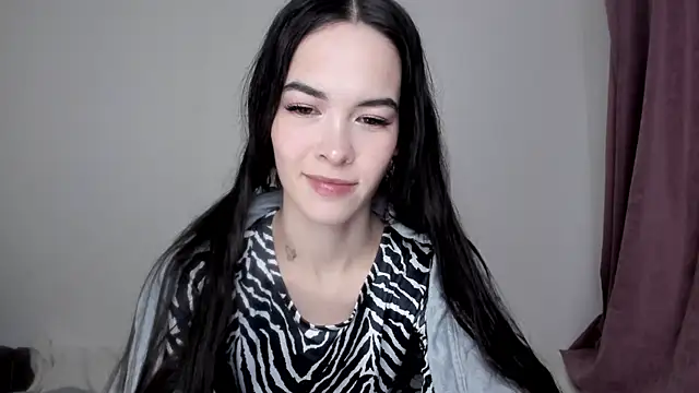 Snapshot of 666kisses chatting on 12/20/25, 01:23 666kisses online show from 12/20/25, 01:23