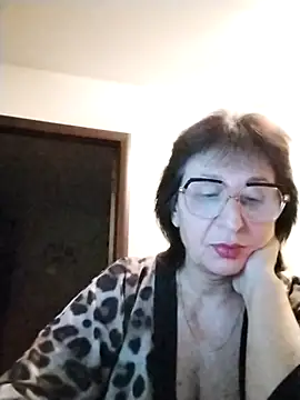 Snapshot of AlbinaXPretty chatting on 11/11/25, 07:47 AlbinaXPretty online show from 11/11/25, 07:47