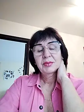 Snapshot of AlbinaXPretty chatting on 12/19/25, 09:16 AlbinaXPretty online show from 12/19/25, 09:16