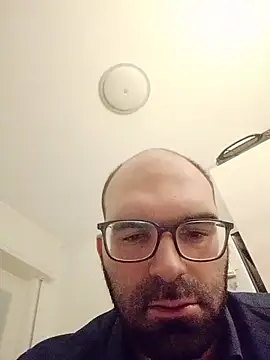 Snapshot of Passivello9 chatting on 12/19/25, 02:40 Passivello9 online show from 12/19/25, 02:40