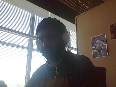 Snapshot of JohnBond009 chatting on 06/18/26, 01:48 JohnBond009 online show from 06/18/26, 01:48