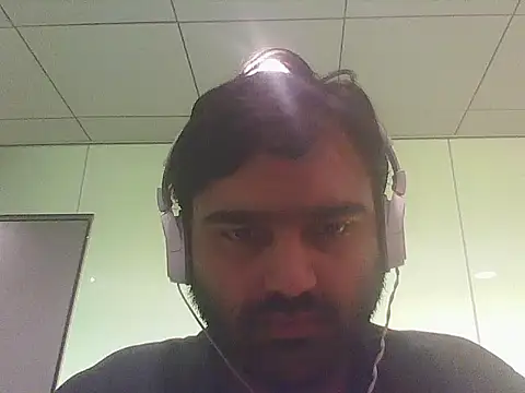 Snapshot of JohnBond009 chatting on 06/19/26, 07:45 JohnBond009 online show from 06/19/26, 07:45