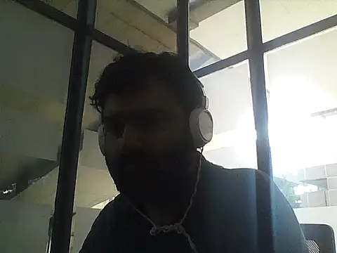 Snapshot of JohnBond009 chatting on 07/14/26, 06:40 JohnBond009 online show from 07/14/26, 06:40
