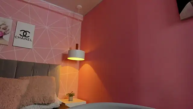 Snapshot of dolly_zoe chatting on 12/18/25, 05:13 dolly zoe online show from 12/18/25, 05:13