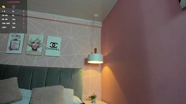 Snapshot of dolly_zoe chatting on 12/23/25, 05:27 dolly zoe online show from 12/23/25, 05:27