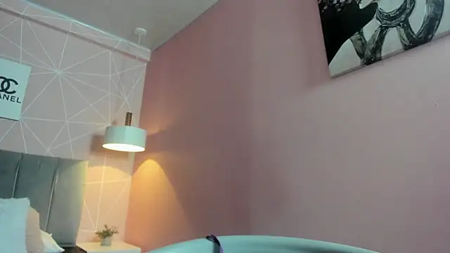 Snapshot of dolly_zoe chatting on 01/13/26, 04:18 dolly zoe online show from 01/13/26, 04:18