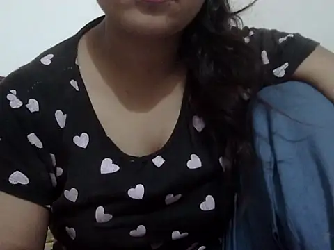 shekira99 online show from 10/08/25, 07:55