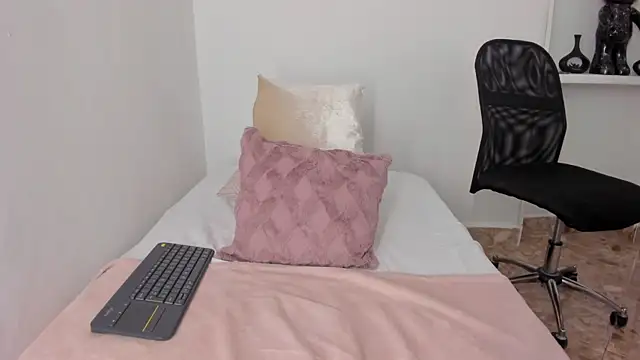 valerycolins online show from 09/18/25, 01:51