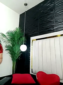 Snapshot of lucia_vonne_ chatting on 01/22/25, 11:45 lucia vonne online show from 01/22/25, 11:45