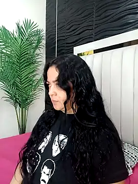 Snapshot of lucia_vonne_ chatting on 02/04/25, 11:16 lucia vonne online show from 02/04/25, 11:16