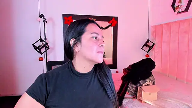 Snapshot of lucia_vonne_ chatting on 01/07/26, 01:46 lucia vonne online show from 01/07/26, 01:46